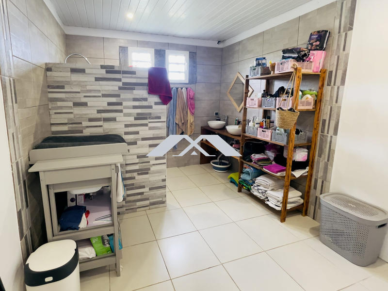 Maison - 230 m² - 7 pièces