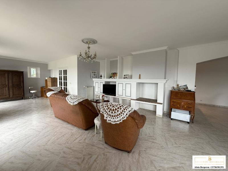 Maison - 220 m² - 5 pièces