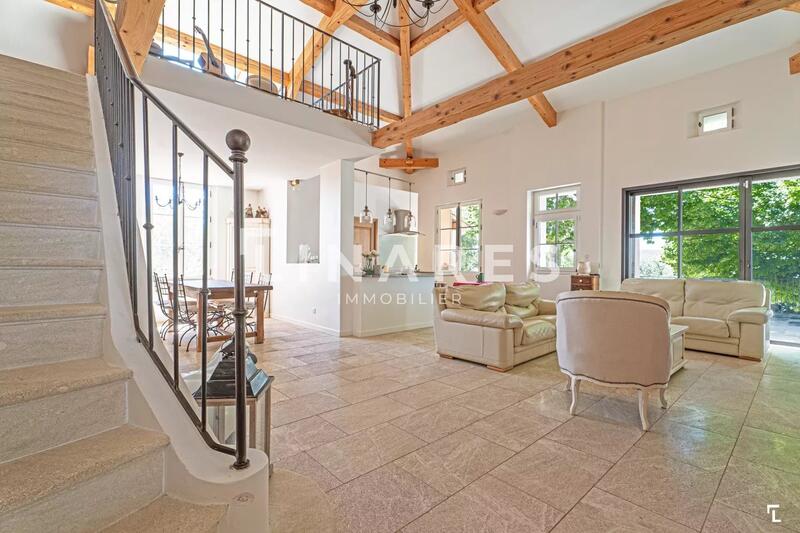 Villa - 220 m² - 7 pièces