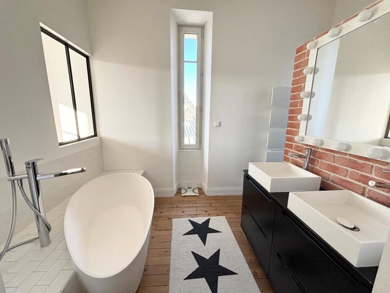 Maison de maîtres - 330 m² - 9 pièces