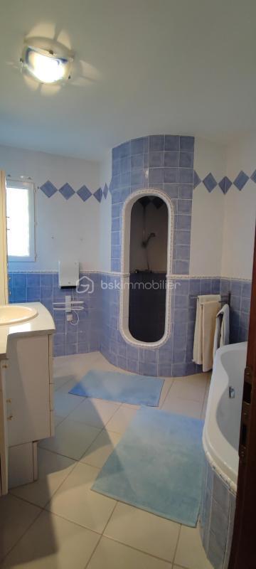 Maison traditionnelle - 250 m² - 8 pièces