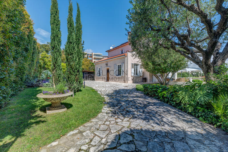 Villa - 280 m² - 8 pièces
