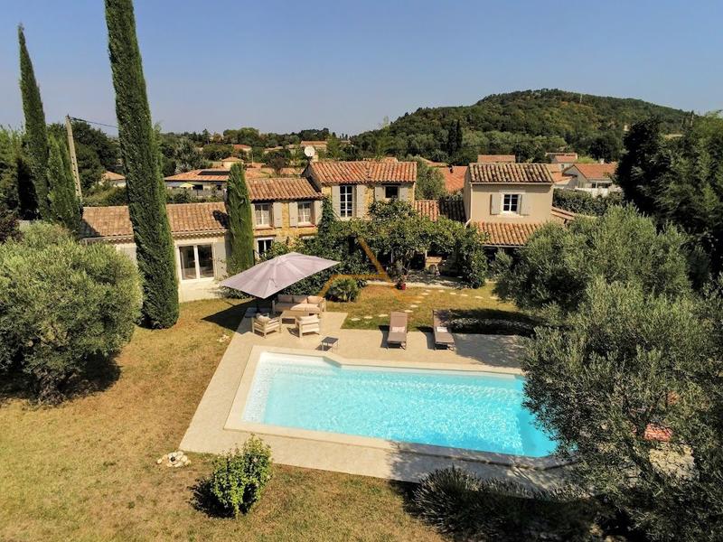 Maison en pierre - 185 m² - 7 pièces