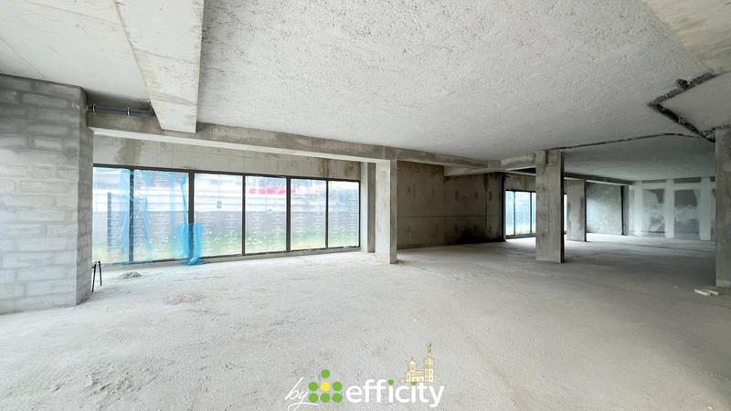 Bureau - 250 m² - 1 pièce