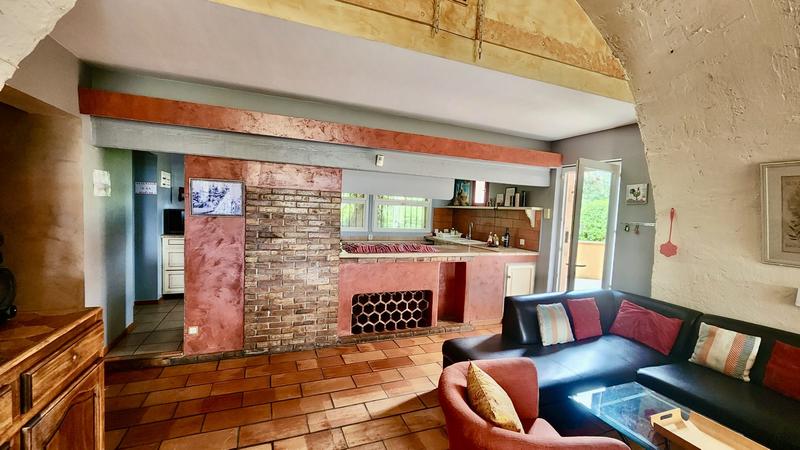 Maison - 335 m² - 12 pièces