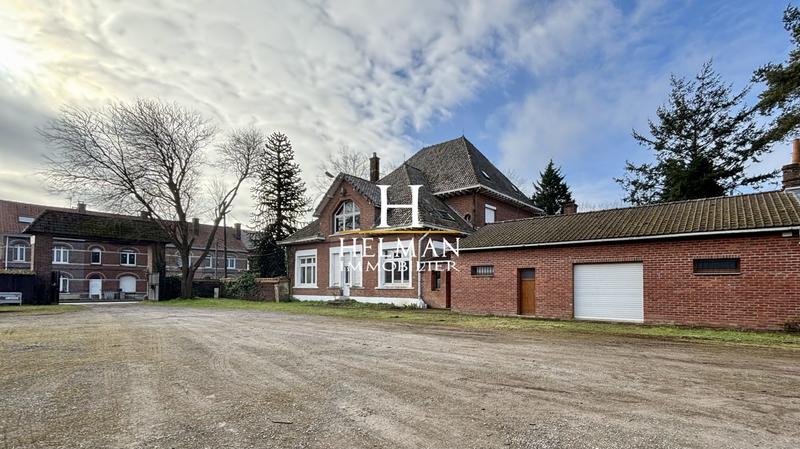 Maison - 236 m² - 9 pièces