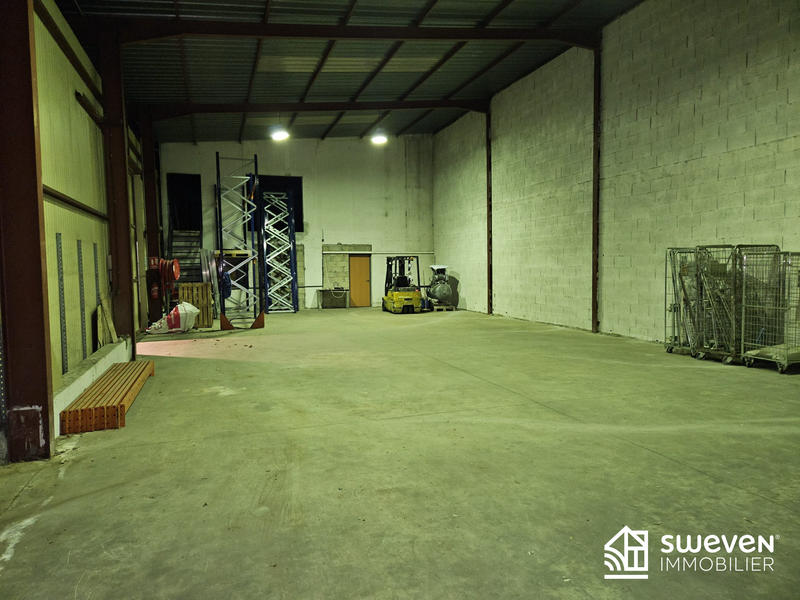 Local d'activités - 880 m²