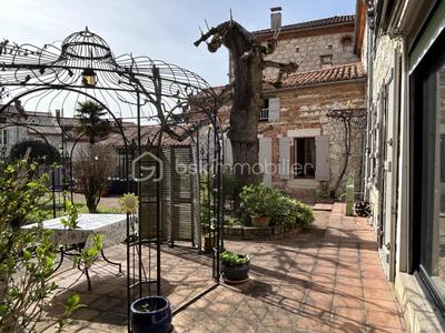 Maison - 300 m² - 8 pièces