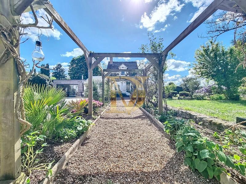 Maison - 250 m² - 10 pièces