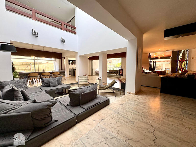 Villa - 300 m² - 7 pièces