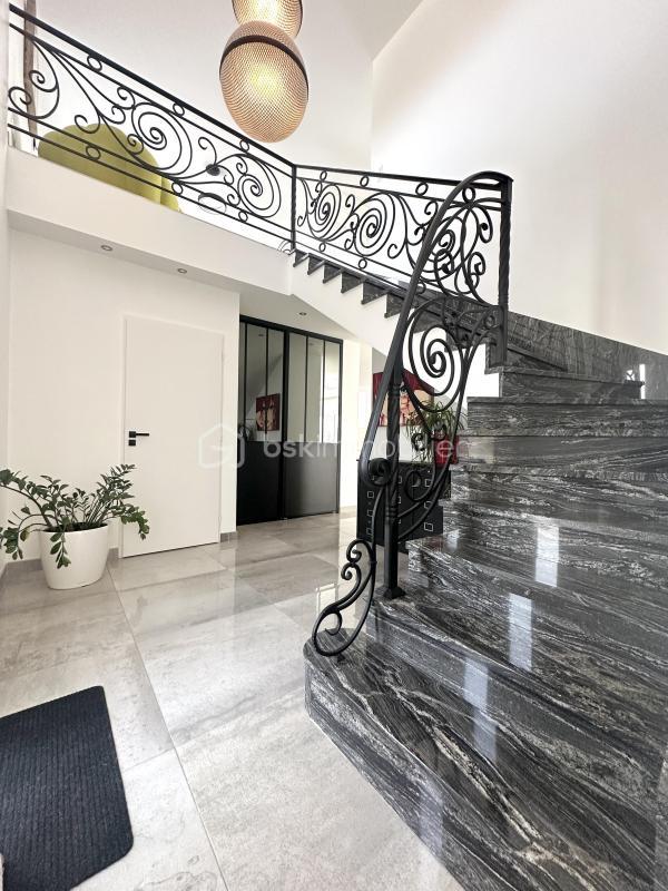 Pavillon - 200 m² - 7 pièces