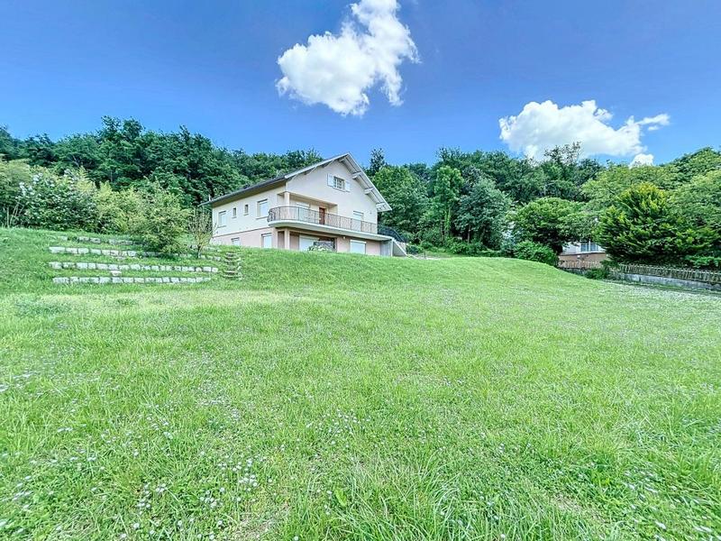 Maison - 212 m² - 5 pièces