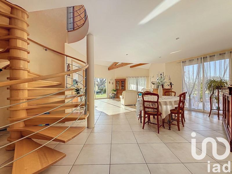 Maison de maîtres - 243 m² - 9 pièces