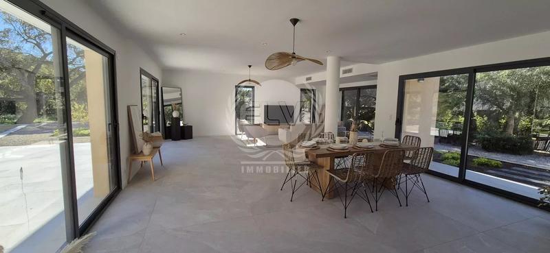 Villa - 250 m² - 5 pièces