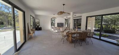 Villa - 250 m² - 5 pièces