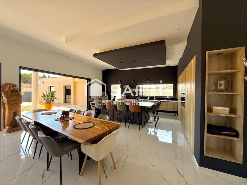 Maison - 236 m² - 8 pièces