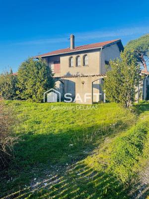 Maison - 210 m² - 7 pièces