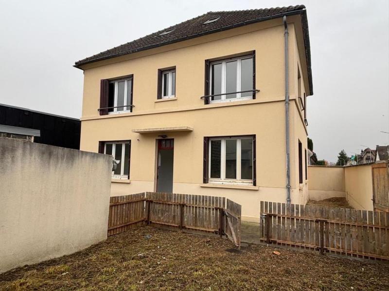 Maison - 143 m² - 8 pièces