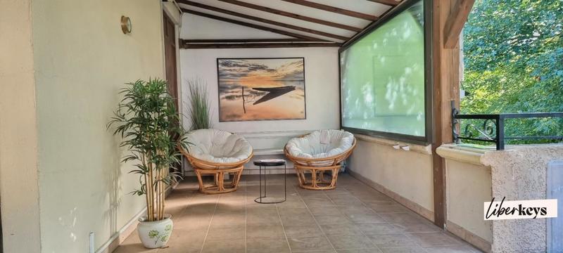 Propriété - 230 m² - 10 pièces