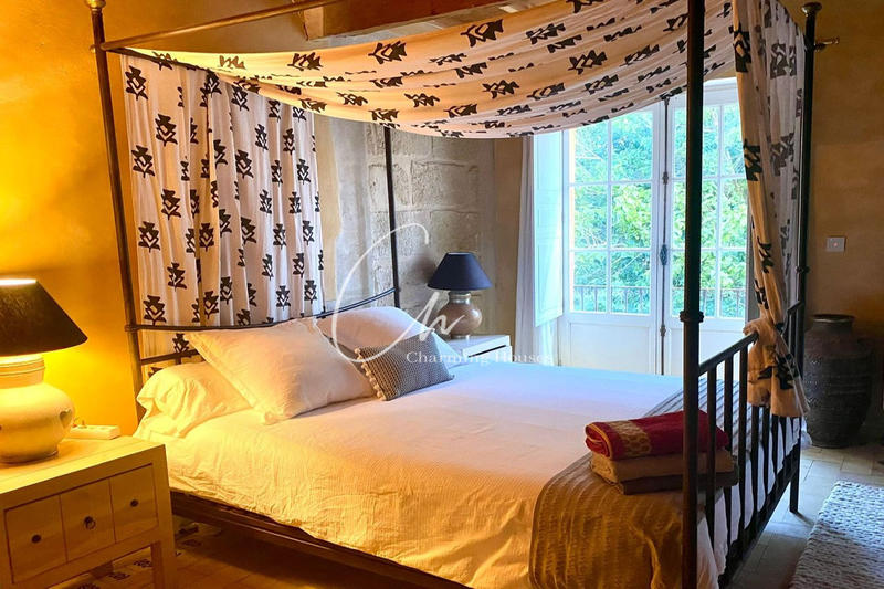 Maison - 360 m² - 9 pièces