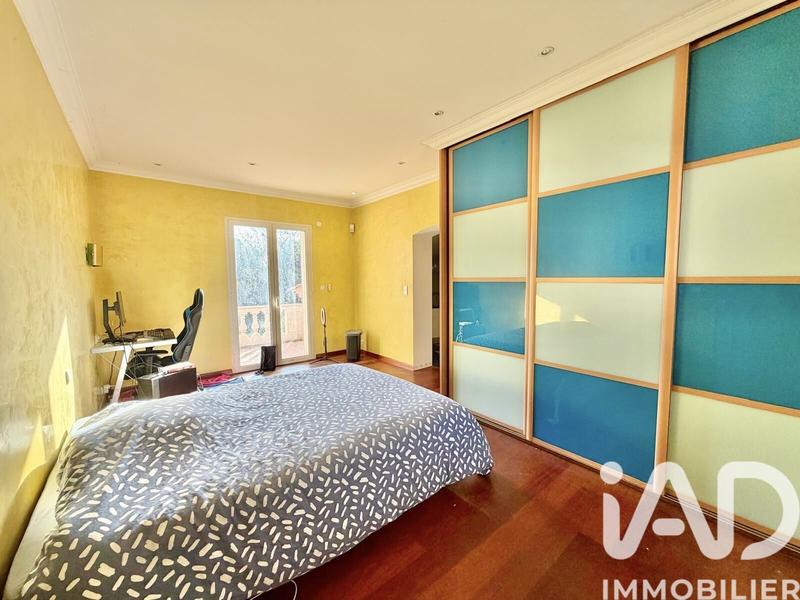 Maison - 300 m² - 5 pièces