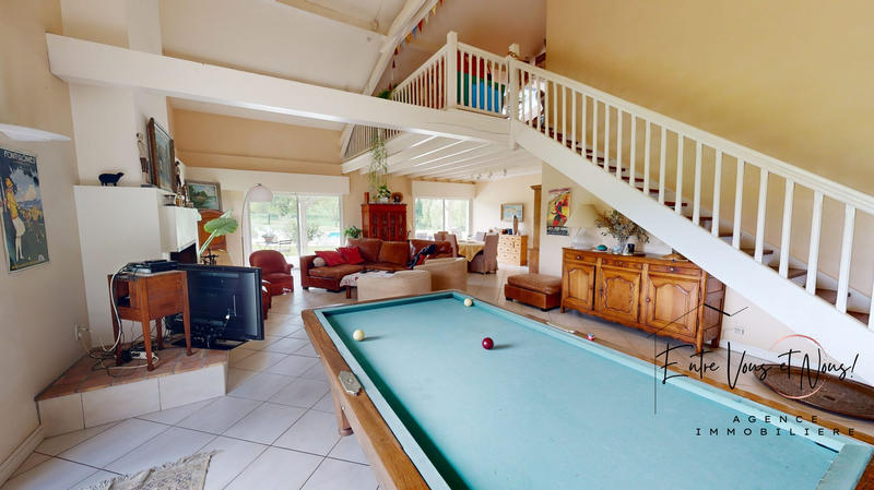 Maison - 376 m² - 9 pièces