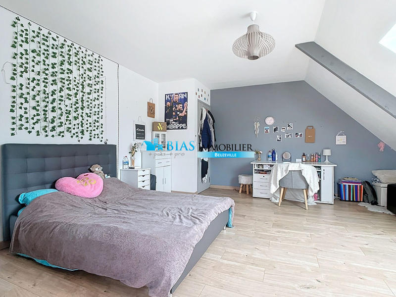 Maison traditionnelle - 195 m² - 8 pièces