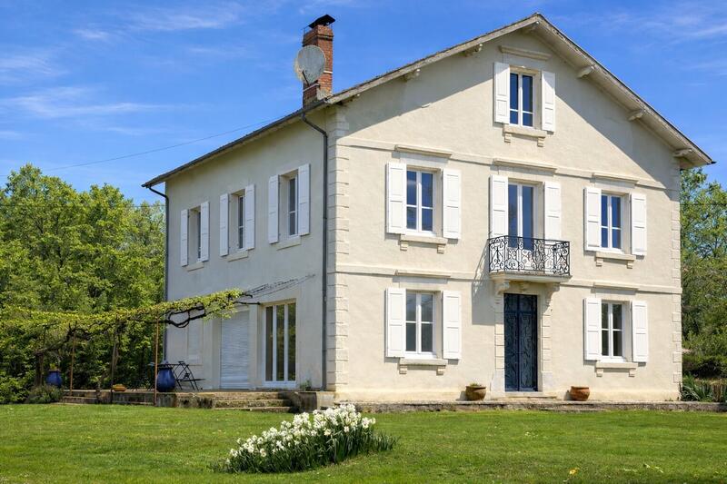 Maison bourgeoise - 220 m² - 6 pièces