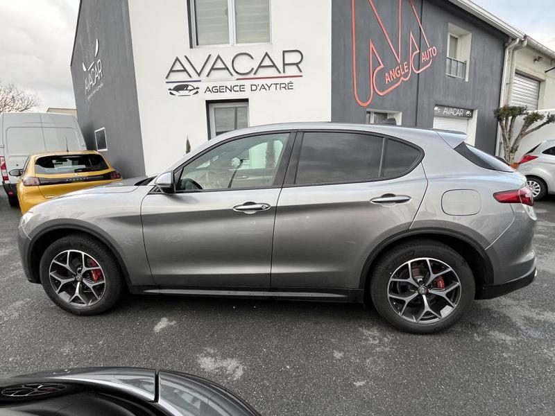 Alfa Romeo Stelvio 2.2 Jtd 210 Ch Finition Super Attelage Amovible *Distribution effectué en 2025