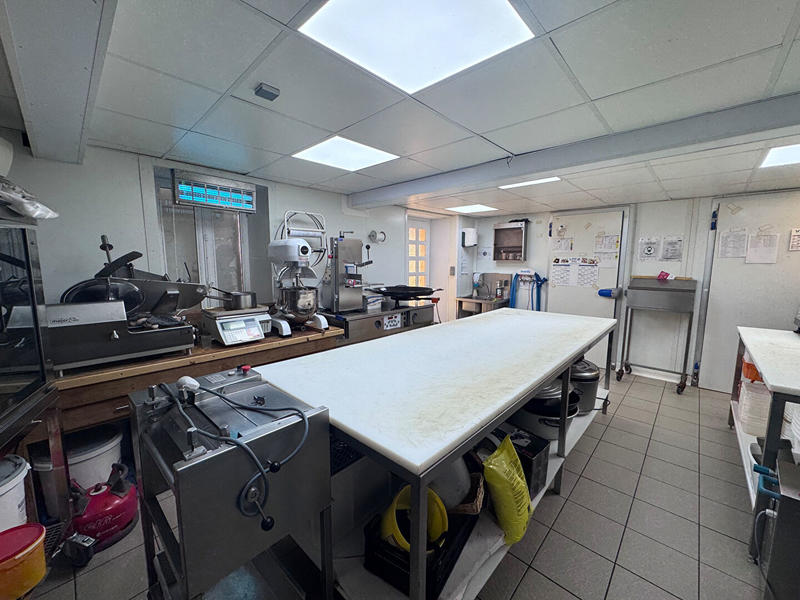 Local commercial - 220 m²