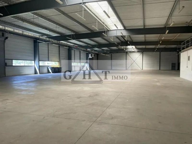Entrepôt - 1 200 m²