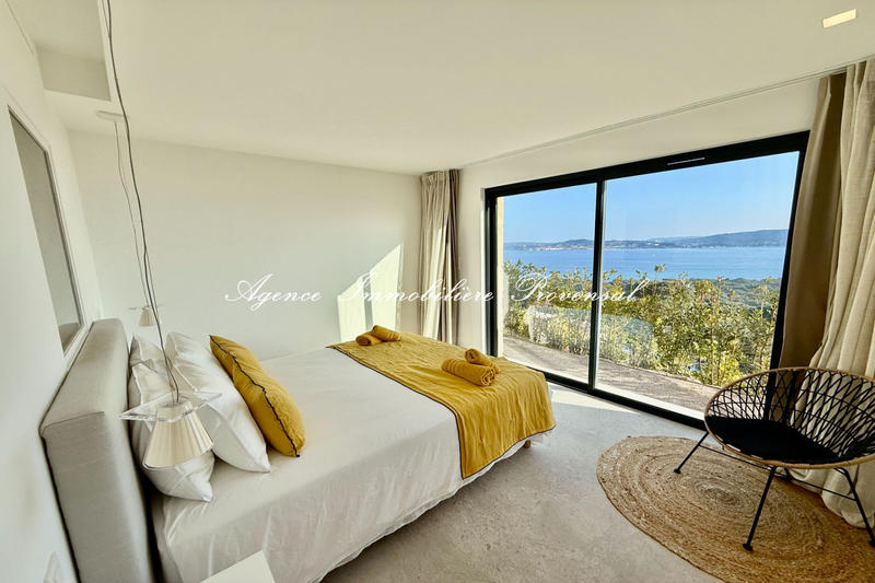 Maison contemporaine - 383 m² - 6 pièces