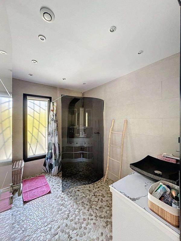 Maison - 143 m² - 5 pièces