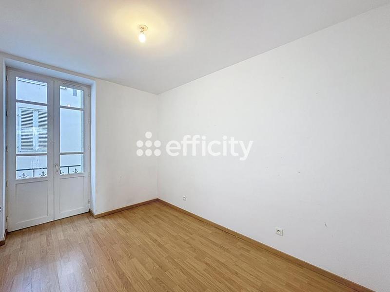 Appartement ancien - 95 m² - 5 pièces