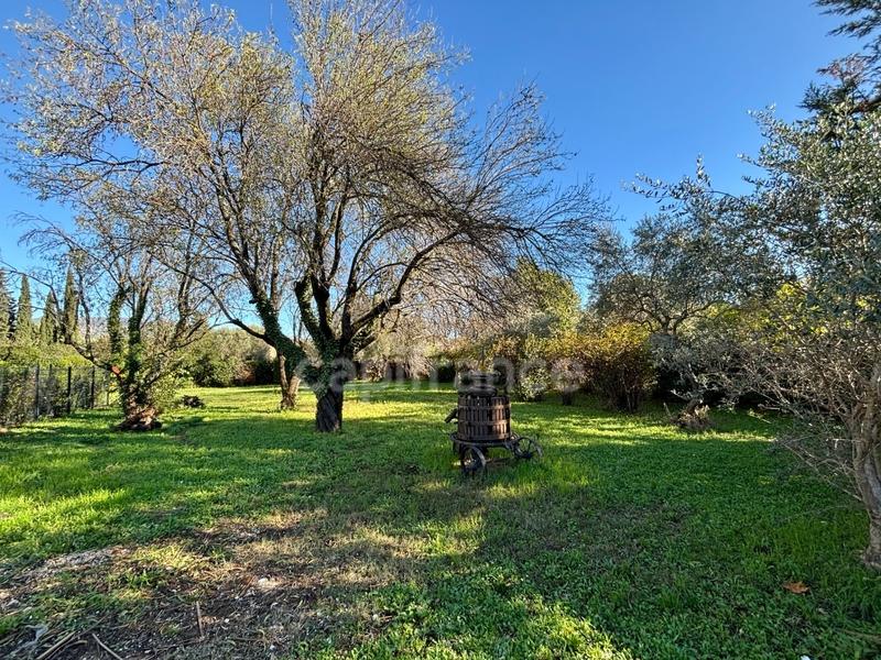 Terrain constructible - 870 m²