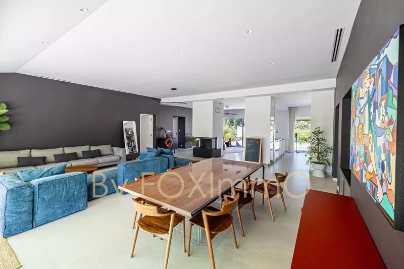 Villa - 214 m² - 6 pièces