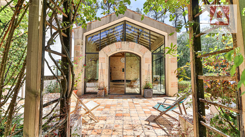 Maison - 233 m² - 8 pièces