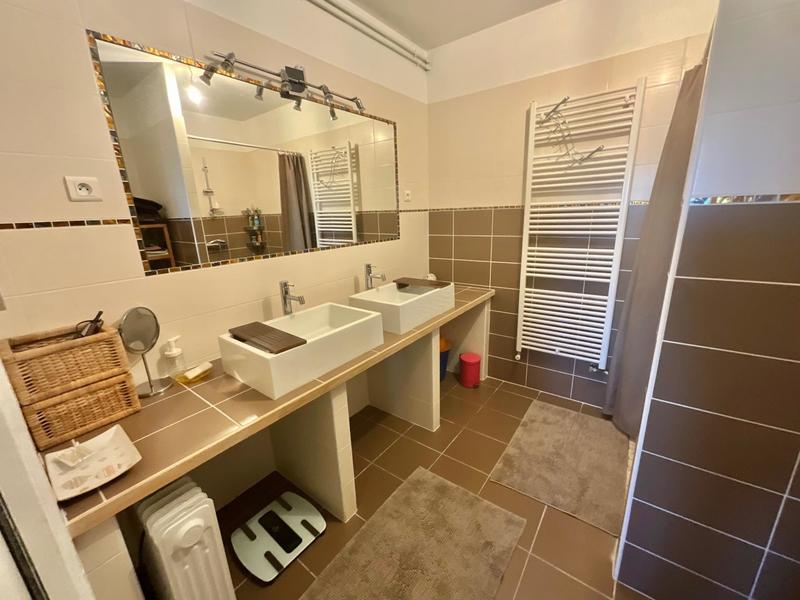 Propriété - 350 m² - 6 pièces