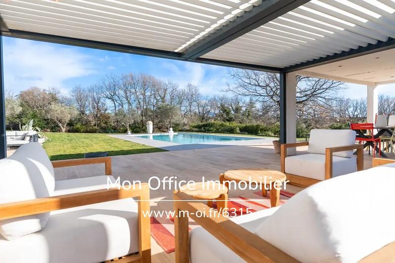 Propriété - 250 m² - 7 pièces