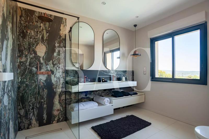 Villa - 180 m² - 5 pièces