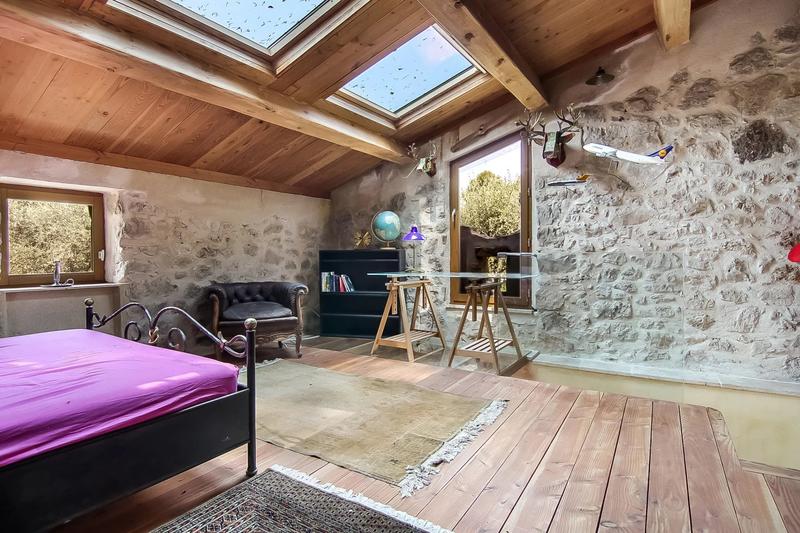 Maison - 260 m² - 11 pièces