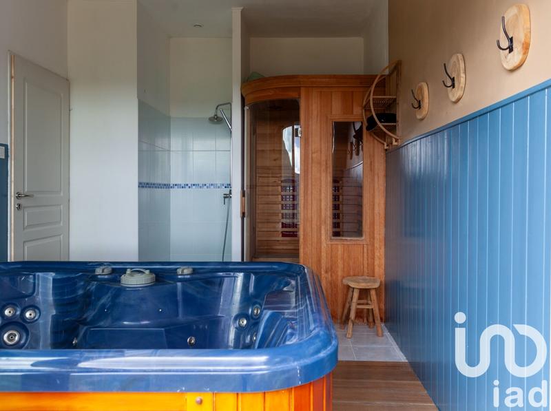 Maison - 240 m² - 8 pièces