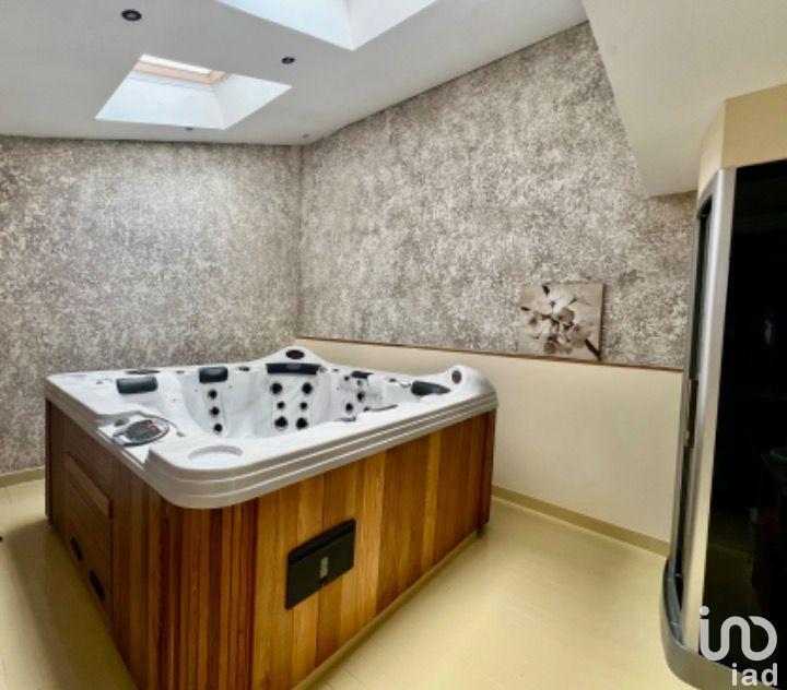 Maison - 333 m² - 12 pièces