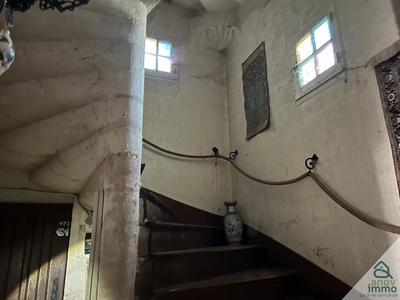 Propriété - 242 m² - 8 pièces