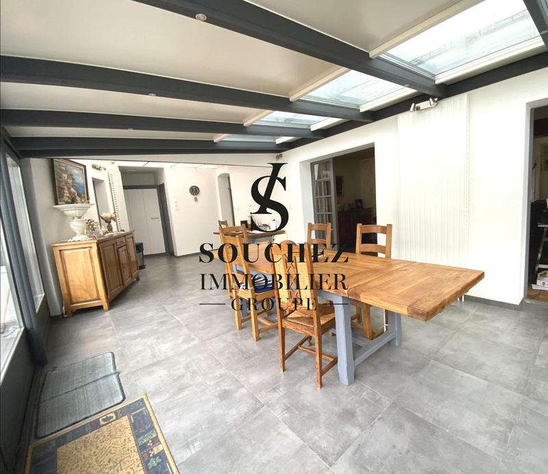 Maison - 210 m² - 9 pièces