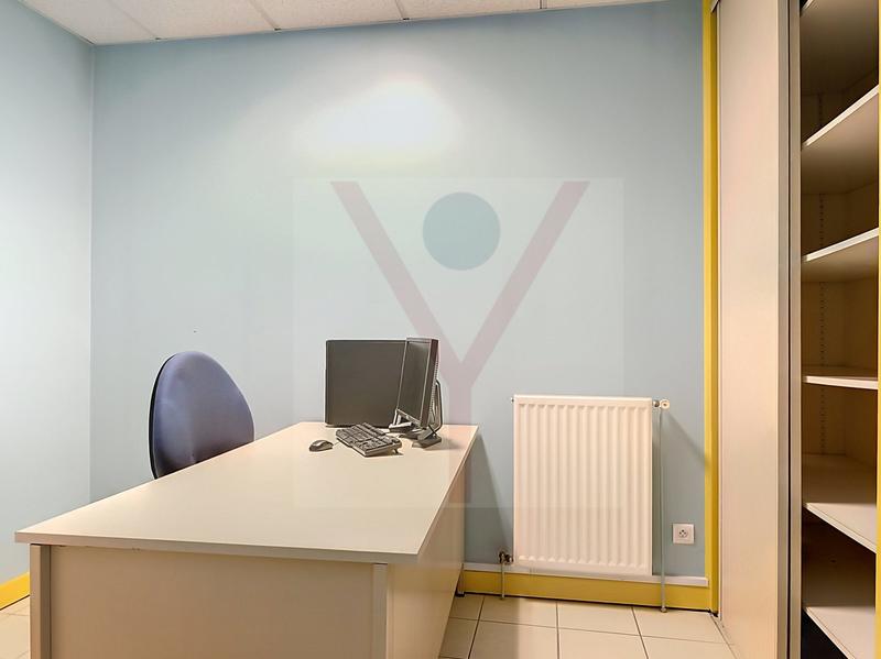 Local commercial - 114 m² - 6 pièces