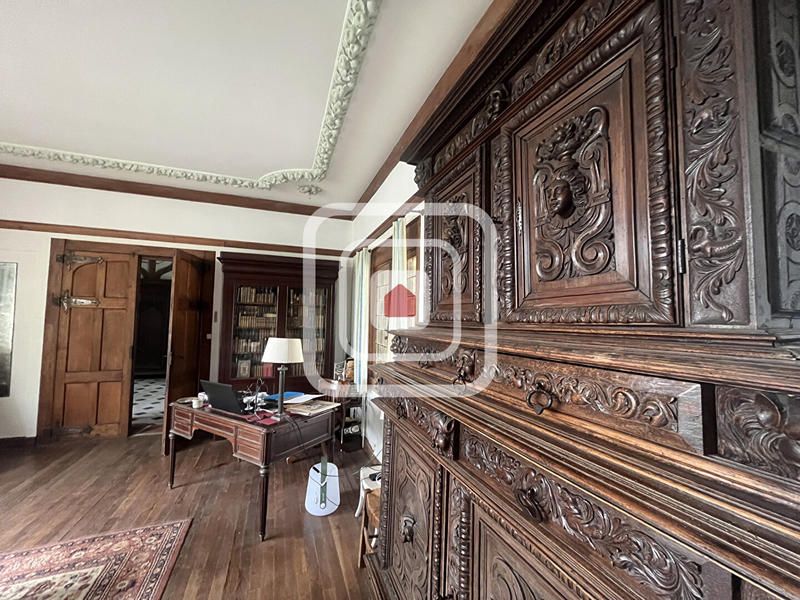 Maison - 405 m² - 10 pièces