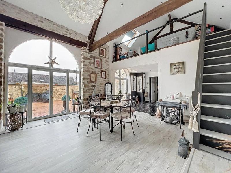 Maison ancienne - 285 m² - 8 pièces