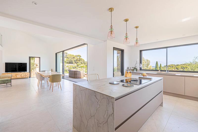 Maison - 375 m² - 10 pièces