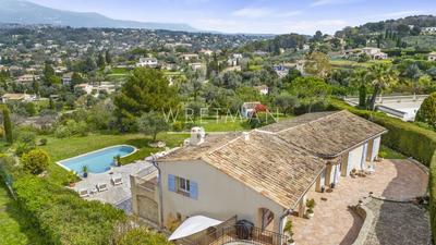 Maison - 218 m² - 9 pièces